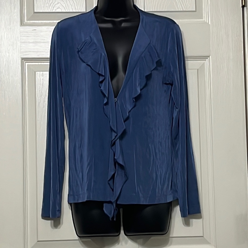 Blue ruffle cardigan with button closure